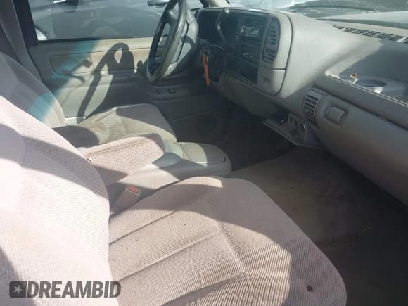 ✅ 1995 GMC Sierra 1500 • VIN: 2GTEC19K2S1553540 • Lot: 43313365. Wystawiony na IAAI z przebiegiem 275 089 mil. Bezpłatny archiwum sprzedaży aukcyjnych z USA i szczegółowy raport historii pojazdu na DreamBid. Zdjęcie 5.