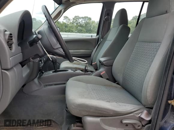 ✅ 2007 Jeep Liberty Sport • VIN: 1J4GK48K47W525506 • Lot: 68171615. Wystawiony na Copart z przebiegiem 132 268 mil. Bezpłatny archiwum sprzedaży aukcyjnych z USA i szczegółowy raport historii pojazdu na DreamBid. Zdjęcie 7.