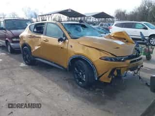 2024 Dodge Hornet R/T Plus z VIN ZACPDFDW6R3A19056, wystawiony jako IAAI lot #41610718 z przebiegiem 15 472 mil mil oraz . Historia ofert i sprzedaży dostępna na DreamBid. Obrazek 1.