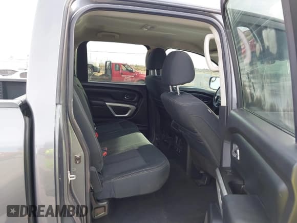 ✅ 2019 Nissan Titan SL • VIN: 1N6AA1E51KN533246 • Lot: 41870753. Wystawiony na IAAI z przebiegiem 62 056 mil. Bezpłatny archiwum sprzedaży aukcyjnych z USA i szczegółowy raport historii pojazdu na DreamBid. Zdjęcie 8.