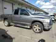 2007 Dodge 1500 SLT z VIN 1D7HU18257S135949, wystawiony jako Copart lot #87294805 z przebiegiem 168 407 mil mil oraz Czysty tytuł • Clean title. Historia ofert i sprzedaży dostępna na DreamBid. Obrazek 4.