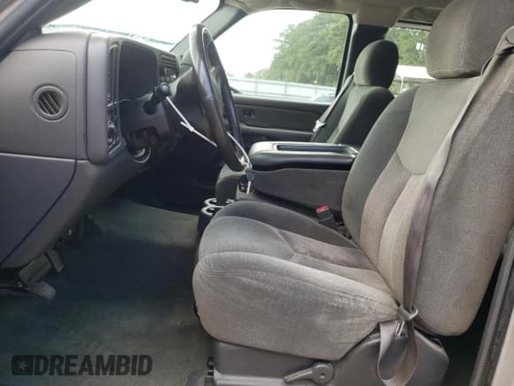 ✅ 2004 Chevrolet Silverado 1500 LS • VIN: 2GCEC19V941138194 • Lot: 67627705. Wystawiony na Copart z przebiegiem 156 592 mil. Bezpłatny archiwum sprzedaży aukcyjnych z USA i szczegółowy raport historii pojazdu na DreamBid. Zdjęcie 7.