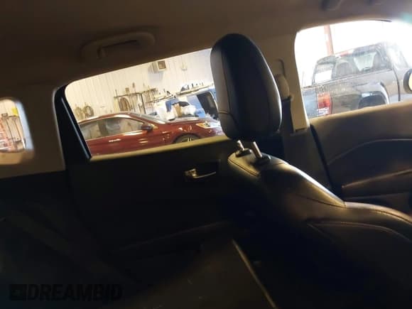 ✅ 2018 Jeep Compass Latitude • VIN: 3C4NJDBBXJT301159 • Lot: 43319630. Wystawiony na IAAI z przebiegiem 98 956 mil. Bezpłatny archiwum sprzedaży aukcyjnych z USA i szczegółowy raport historii pojazdu na DreamBid. Zdjęcie 8.