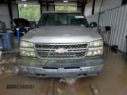 ✅ 2005 Chevrolet Silverado 2500HD Work Truck • VIN: 1GCHK24U65E335229 • Lot: 69872675. Wystawiony na Copart z przebiegiem 141 227 mil. Bezpłatny archiwum sprzedaży aukcyjnych z USA i szczegółowy raport historii pojazdu na DreamBid. Zdjęcie 5.