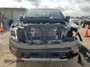 ✅ 2022 Nissan Titan SV • VIN: 1N6AA1ED0NN105552 • Lot: 65369485. Wystawiony na Copart z przebiegiem 48 932 mil. Bezpłatny archiwum sprzedaży aukcyjnych z USA i szczegółowy raport historii pojazdu na DreamBid. Zdjęcie 5.