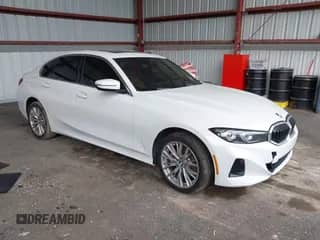 2024 BMW 3 Series 330i xDrive z VIN 3MW89FF03R8E37087, wystawiony jako IAAI lot #42242409 z przebiegiem 21 176 mil mil oraz . Historia ofert i sprzedaży dostępna na DreamBid. Obrazek 1.