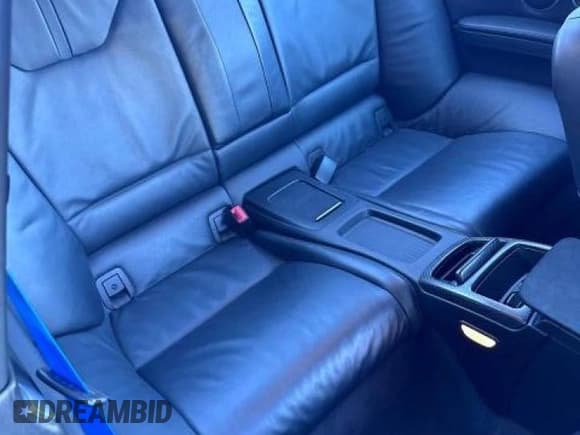 ✅ 2011 BMW M3 • VIN: WBSKG9C55BE368172 • Lot: 43218325. Wystawiony na Copart z przebiegiem 70 952 mil. Bezpłatny archiwum sprzedaży aukcyjnych z USA i szczegółowy raport historii pojazdu na DreamBid. Zdjęcie 6.