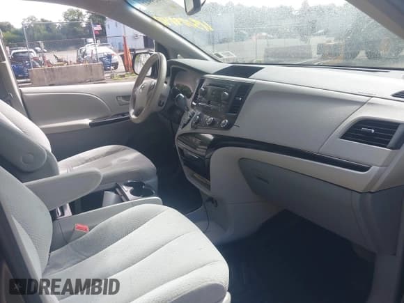 ✅ 2011 Toyota Sienna LE AAS • VIN: 5TDKK3DC1BS014370 • Лот: 43029942. Опубликован ранее на IAAI с пробегом 163 359 миль. Бесплатный доступ к архиву аукционных продаж из США и подробный отчёт об истории автомобиля на DreamBid. Изображение 5.