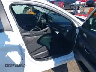 2025 Hyundai Elantra SE with VIN KMHLL4DG6SU895732, listed as a IAAI auction lot 42870906 with 13,805 mi miles and . Bid and sale history available at DreamBid. Image 5.