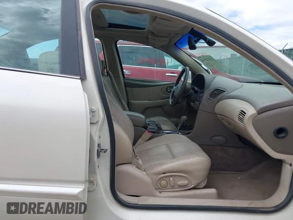 ✅ 2001 Oldsmobile Aurora • VIN: 1G3GR64H514231672 • Lot: 41872542. Wystawiony na IAAI z przebiegiem 167 271 mil. Bezpłatny archiwum sprzedaży aukcyjnych z USA i szczegółowy raport historii pojazdu na DreamBid. Zdjęcie 5.