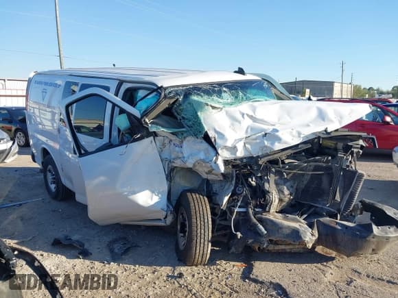 ✅ 2021 Chevrolet Express Cargo • VIN: 1GCWGAFP2M1197432 • Lot: 43585486. Wystawiony na IAAI z przebiegiem Nie podano. Bezpłatny archiwum sprzedaży aukcyjnych z USA i szczegółowy raport historii pojazdu na DreamBid. Zdjęcie 12.