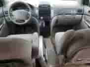 2009 Toyota Sienna LE z VIN 5TDZK23C79S272185, wystawiony jako Copart lot #90288145 z przebiegiem 272 534 mil mil oraz Czysty tytuł • Clean title. Historia ofert i sprzedaży dostępna na DreamBid. Obrazek 8.