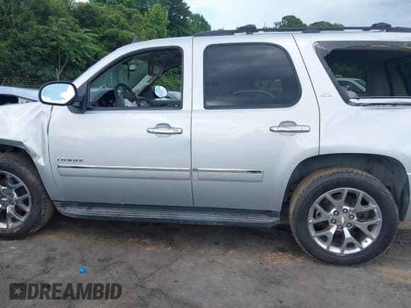 ✅ 2014 Chevrolet Tahoe LTZ • VIN: 1GNSCCE05ER124530 • Лот: 42702038. Опубликован ранее на IAAI с пробегом 167 569 миль. Бесплатный доступ к архиву аукционных продаж из США и подробный отчёт об истории автомобиля на DreamBid. Изображение 14.