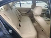 ✅ 2015 BMW 3 Series 328i xDrive • VIN: WBA3B5G52FNS13532 • Lot: 58327295. Wystawiony na Copart z przebiegiem 118 337 mil. Bezpłatny archiwum sprzedaży aukcyjnych z USA i szczegółowy raport historii pojazdu na DreamBid. Zdjęcie 10.