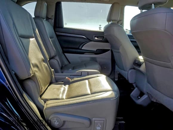 ✅ 2015 Toyota Highlander Limited • VIN: 5TDDCRFH8FS012994 • Lot: 93734545. Listed on Copart with 82,950 mi. Free auction sales archive from the USA and detailed vehicle history report at DreamBid. Image 11.