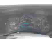 2004 Chevrolet Silverado 1500 LS z VIN 1GCEC14T24Z121685, wystawiony jako IAAI lot #42187789 z przebiegiem 121 667 mil mil oraz . Historia ofert i sprzedaży dostępna na DreamBid. Obrazek 7.