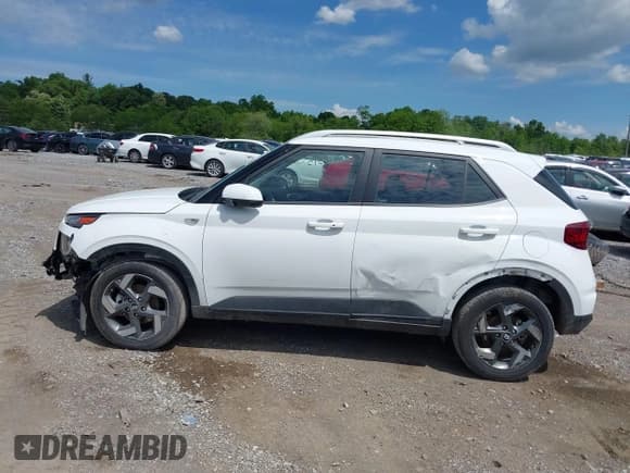 ✅ 2024 Hyundai Venue SEL • VIN: KMHRC8A38RU313756 • Lot: 42221213. Listed on IAAI with 40,905 mi. Free auction sales archive from the USA and detailed vehicle history report at DreamBid. Image 14.