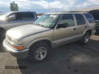 2000 Chevrolet Blazer LT z VIN 1GNCS13W0Y2194761, wystawiony jako Copart lot #70916685 z przebiegiem 147 868 mil mil oraz Szkoda całkowita • Salvage title. Historia ofert i sprzedaży dostępna na DreamBid. Obrazek 1.