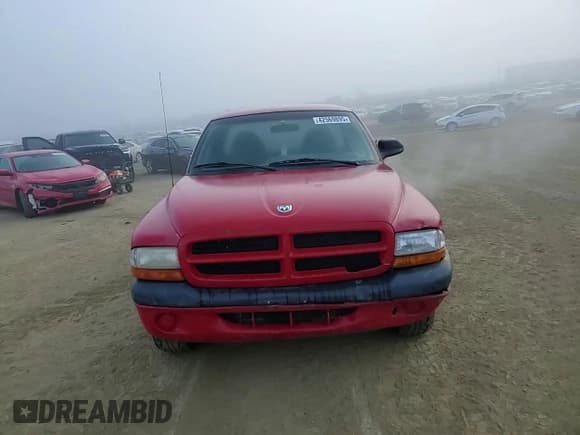 ✅ 1998 Dodge Dakota SLT • VIN: 1B7FL26X2WS706370 • Lot: 42569895. Wystawiony na Copart z przebiegiem 212 982 mil. Bezpłatny archiwum sprzedaży aukcyjnych z USA i szczegółowy raport historii pojazdu na DreamBid. Zdjęcie 11.