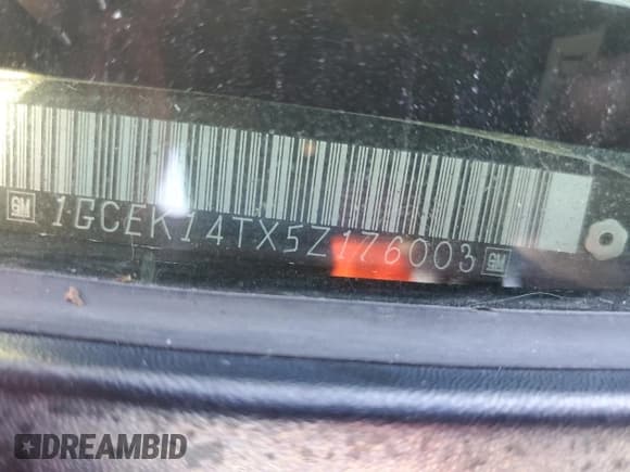 ✅ 2005 Chevrolet Silverado 1500 Z71 • VIN: 1GCEK14TX5Z176003 • Лот: 73332974. Опубликован ранее на Copart с пробегом 278 171 миль. Бесплатный доступ к архиву аукционных продаж из США и подробный отчёт об истории автомобиля на DreamBid. Изображение 13.