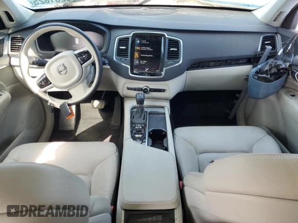 ✅ 2021 Volvo XC90 Momentum • VIN: YV4102CK6M1741926 • Лот: 70231825. Опубликован ранее на Copart с пробегом 41 926 миль. Бесплатный доступ к архиву аукционных продаж из США и подробный отчёт об истории автомобиля на DreamBid. Изображение 8.