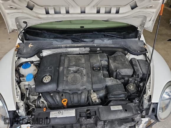 ✅ 2013 Volkswagen Beetle 2.5L • VIN: 3VWJX7AT1DM632703 • Lot: 92857275. Listed on Copart with 144,477 mi. Free auction sales archive from the USA and detailed vehicle history report at DreamBid. Image 11.