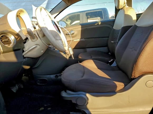 ✅ 2012 FIAT 500 Pop • VIN: 3C3CFFAR8CT365453 • Lot: 95008765. Listed on Copart with 104,718 mi. Free auction sales archive from the USA and detailed vehicle history report at DreamBid. Image 7.