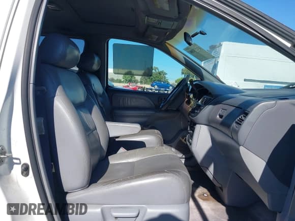 ✅ 1998 Toyota Sienna LE • VIN: 4T3ZF13C9WU018809 • Lot: 43253206. Wystawiony na IAAI z przebiegiem 448 736 mil. Bezpłatny archiwum sprzedaży aukcyjnych z USA i szczegółowy raport historii pojazdu na DreamBid. Zdjęcie 5.