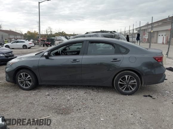 ✅ 2024 Kia Forte LXS • VIN: 3KPF24AD5RE790137 • Lot: 43451026. Wystawiony na IAAI z przebiegiem 15 341 mil. Bezpłatny archiwum sprzedaży aukcyjnych z USA i szczegółowy raport historii pojazdu na DreamBid. Zdjęcie 14.