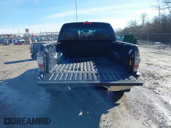✅ 2009 Toyota Tacoma PreRunner • VIN: 3TMJU62N99M074807 • Lot: 41664211. Listed on IAAI with 230,481 mi. Free auction sales archive from the USA and detailed vehicle history report at DreamBid. Image 17.