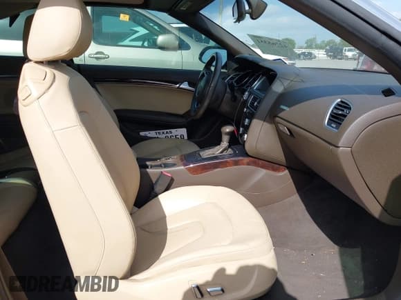 ✅ 2014 Audi A5 Premium • VIN: WAUCFAFH7EN015617 • Lot: 42765351. Wystawiony na IAAI z przebiegiem 65 520 mil. Bezpłatny archiwum sprzedaży aukcyjnych z USA i szczegółowy raport historii pojazdu na DreamBid. Zdjęcie 5.