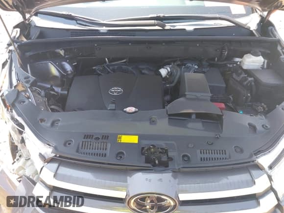 ✅ 2019 Toyota Highlander SE • VIN: 5TDKZRFH3KS558313 • Lot: 43241505. Listed on IAAI with 92,696 mi. Free auction sales archive from the USA and detailed vehicle history report at DreamBid. Image 10.