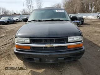 ✅ 2005 Chevrolet Blazer LS • VIN: 1GNCT18X05K111338 • Lot: 49117045. Wystawiony na Copart z przebiegiem 225 006 mil. Bezpłatny archiwum sprzedaży aukcyjnych z USA i szczegółowy raport historii pojazdu na DreamBid. Zdjęcie 5.