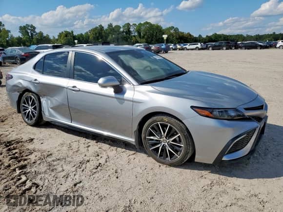 2022 Toyota Camry SE z VIN 4T1G11AK5NU669622, wystawiony jako Copart lot #81820025 z przebiegiem 38 414 mil mil oraz Szkoda całkowita • Salvage title. Historia ofert i sprzedaży dostępna na DreamBid. Obrazek 4.