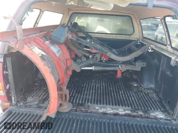 ✅ 1999 Chevrolet Silverado 1500 LS • VIN: 2GCEK19V0X1106323 • Lot: 43674068. Listed on IAAI with 154,869 mi. Free auction sales archive from the USA and detailed vehicle history report at DreamBid. Image 6.