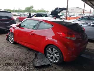 2016 Hyundai Veloster z VIN KMHTC6AD1GU272922, wystawiony jako IAAI lot #43115743 z przebiegiem 85 156 mil mil oraz . Historia ofert i sprzedaży dostępna na DreamBid. Obrazek 3.