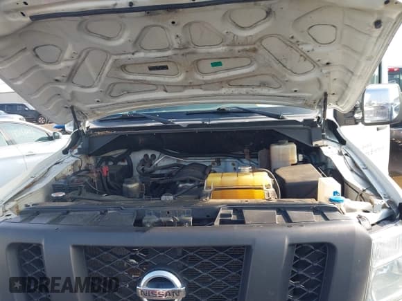 ✅ 2014 Nissan NV S • VIN: 1N6AF0LX7EN102270 • Lot: 43136148. Wystawiony na IAAI z przebiegiem 209 444 mil. Bezpłatny archiwum sprzedaży aukcyjnych z USA i szczegółowy raport historii pojazdu na DreamBid. Zdjęcie 10.