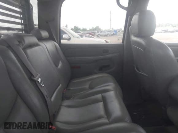✅ 2005 Chevrolet Silverado 2500HD LS • VIN: 1GCHK23U15F855835 • Lot: 42692755. Wystawiony na IAAI z przebiegiem 328 871 mil. Bezpłatny archiwum sprzedaży aukcyjnych z USA i szczegółowy raport historii pojazdu na DreamBid. Zdjęcie 8.