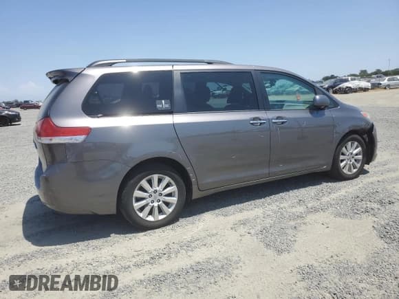 ✅ 2011 Toyota Sienna Limited • VIN: 5TDDK3DC2BS023247 • Lot: 58785555. Wystawiony na Copart z przebiegiem 127 689 mil. Bezpłatny archiwum sprzedaży aukcyjnych z USA i szczegółowy raport historii pojazdu na DreamBid. Zdjęcie 3.