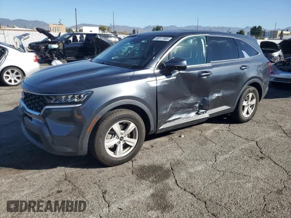 ✅ 2021 Kia Sorento LX • VIN: 5XYRG4LC8MG015099 • Lot: 90317995. Listed on Copart with 56,518 mi. Free auction sales archive from the USA and detailed vehicle history report at DreamBid. Image 1.