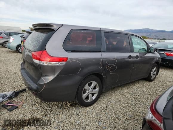 ✅ 2013 Toyota Sienna L • VIN: 5TDZK3DC9DS332349 • Lot: 92239055. Listed on Copart with 144,203 mi. Free auction sales archive from the USA and detailed vehicle history report at DreamBid. Image 3.