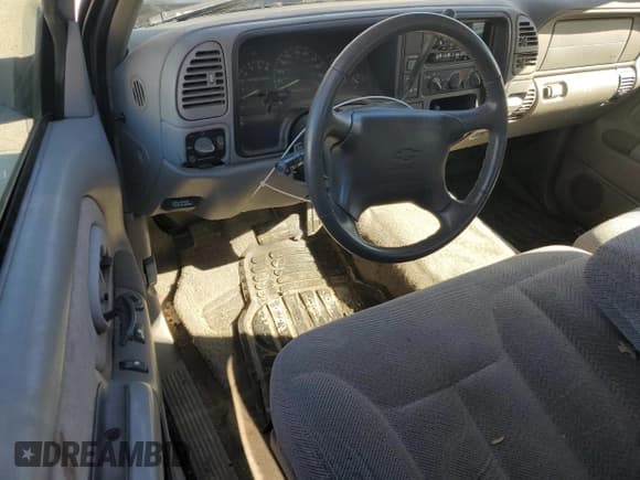 ✅ 1997 Chevrolet Silverado 1500 • VIN: 1GCEC19M1VE249751 • Lot: 81742924. Wystawiony na Copart z przebiegiem 115 267 mil. Bezpłatny archiwum sprzedaży aukcyjnych z USA i szczegółowy raport historii pojazdu na DreamBid. Zdjęcie 8.