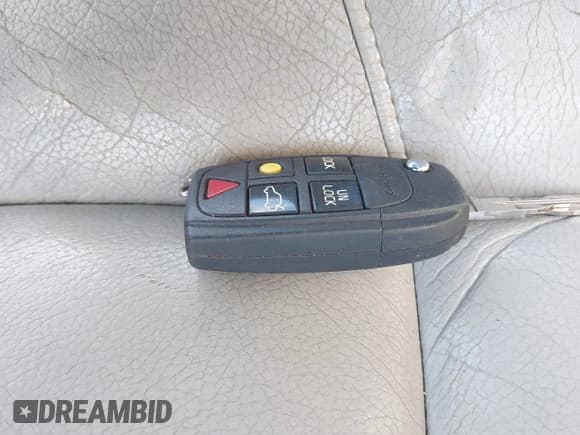 ✅ 2006 Volvo S80 • VIN: YV1TH592261428365 • Lot: 42871225. Listed on IAAI with 237,465 mi. Free auction sales archive from the USA and detailed vehicle history report at DreamBid. Image 11.