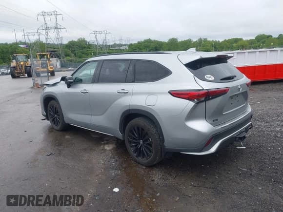 ✅ 2023 Toyota Highlander L • VIN: 5TDKDRBH0PS509145 • Lot: 42331770. Listed on IAAI with 32,010 mi. Free auction sales archive from the USA and detailed vehicle history report at DreamBid. Image 3.