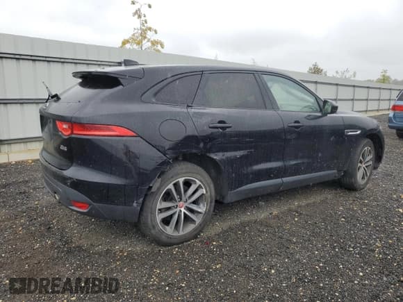 ✅ 2017 Jaguar F-Pace 35t Premium • VIN: SADCJ2BV9HA056611 • Lot: 71692625. Wystawiony na Copart z przebiegiem 101 855 mil. Bezpłatny archiwum sprzedaży aukcyjnych z USA i szczegółowy raport historii pojazdu na DreamBid. Zdjęcie 3.