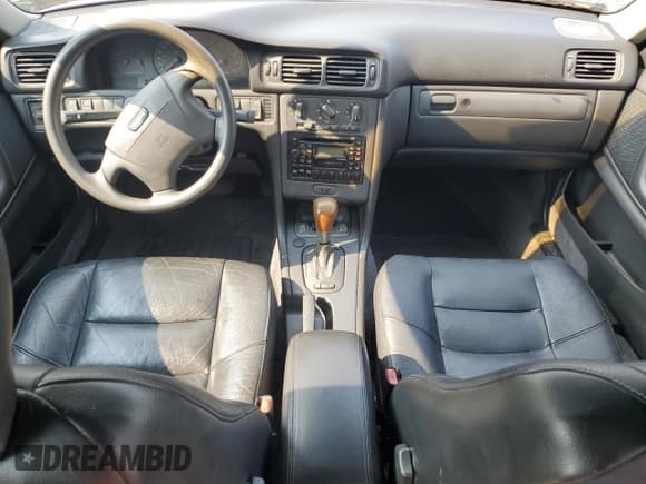 ✅ 1998 Volvo S70 • VIN: YV1LS5642W1439793 • Lot: 66805775. Wystawiony na Copart z przebiegiem 160 355 mil. Bezpłatny archiwum sprzedaży aukcyjnych z USA i szczegółowy raport historii pojazdu na DreamBid. Zdjęcie 8.