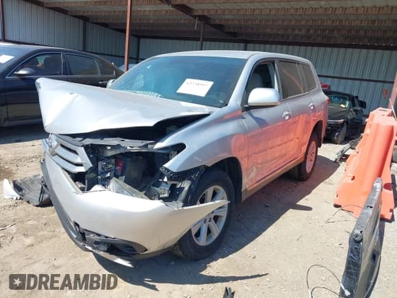 ✅ 2013 Toyota Highlander • VIN: 5TDBK3EH5DS254924 • Lot: 42238997. Wystawiony na IAAI z przebiegiem 150 672 mil. Bezpłatny archiwum sprzedaży aukcyjnych z USA i szczegółowy raport historii pojazdu na DreamBid. Zdjęcie 2.