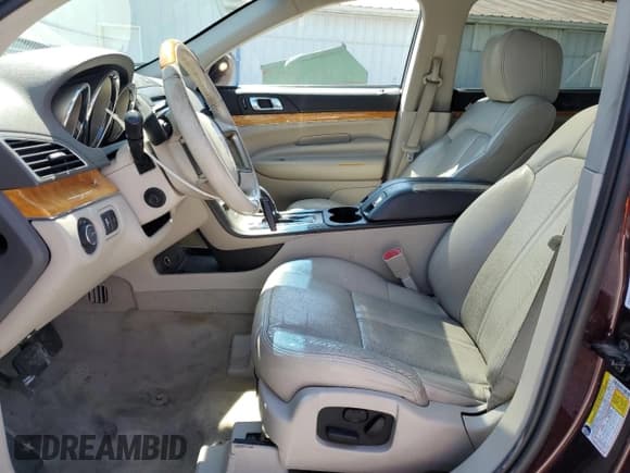 ✅ 2011 Lincoln MKT EcoBoost • VIN: 2LMHJ5ATXBBJ51094 • Lot: 71430585. Wystawiony na Copart z przebiegiem 161 397 mil. Bezpłatny archiwum sprzedaży aukcyjnych z USA i szczegółowy raport historii pojazdu na DreamBid. Zdjęcie 7.