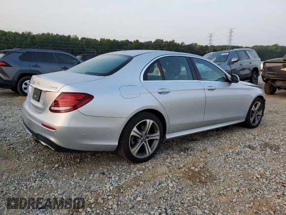 ✅ 2019 Mercedes-Benz E 300 • VIN: WDDZF4KB3KA544300 • Lot: 71356995. Listed on Copart with 92,499 mi. Free auction sales archive from the USA and detailed vehicle history report at DreamBid. Image 3.