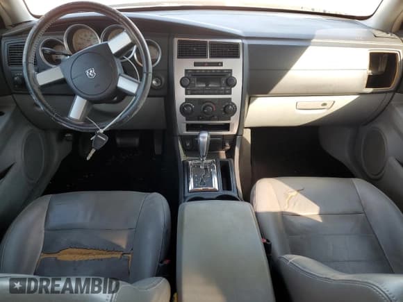 ✅ 2007 Dodge Charger • VIN: 2B3KA43G27H647206 • Лот: 92820825. Опубликован ранее на Copart с пробегом 124 424 миль. Бесплатный доступ к архиву аукционных продаж из США и подробный отчёт об истории автомобиля на DreamBid. Изображение 8.